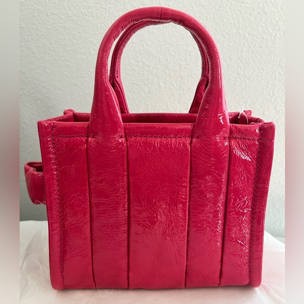 NEW MARC JACOBS The SHINY Mini CRINKLE Leather Crossbody The Tote Bag Magenta - Picture 12 of 13